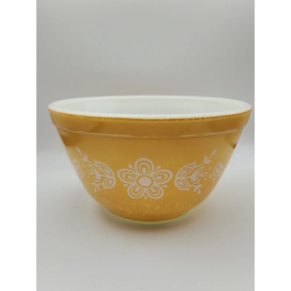 Vintage Pyrex 401 1.5-pint mixing bowl in the Golden Butterfly pattern